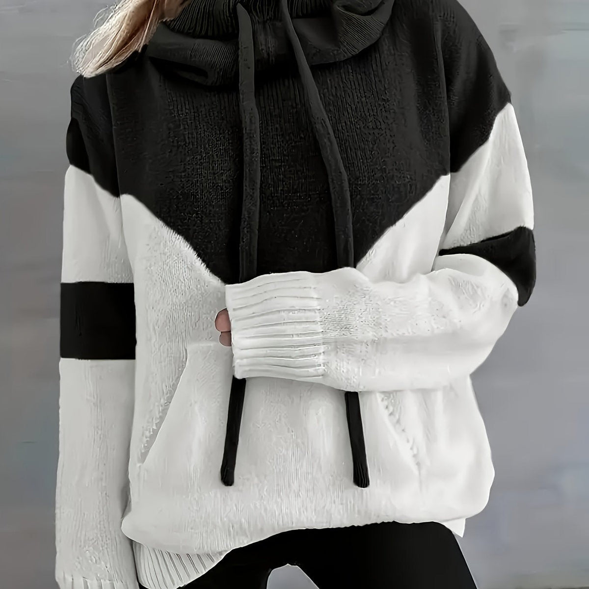Women's Drawstring Hood Two-Tone Relaxed Pullover Hoodie - Black