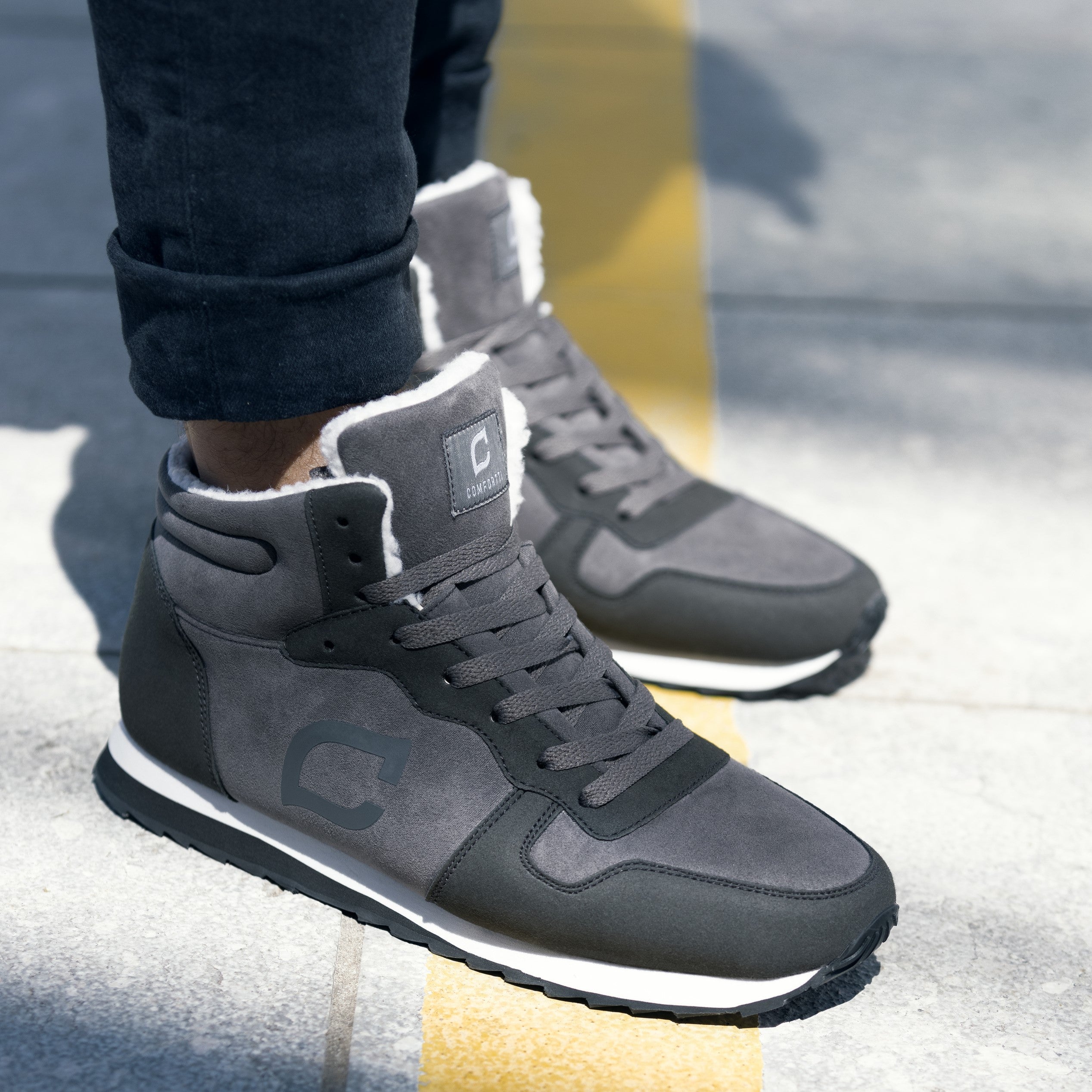 Men's Warm Lined Winter Shoes Slip Resistant High Top