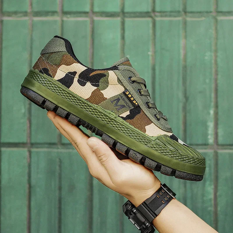 Men's Printed Low Top Lace Up Grip Sneakers