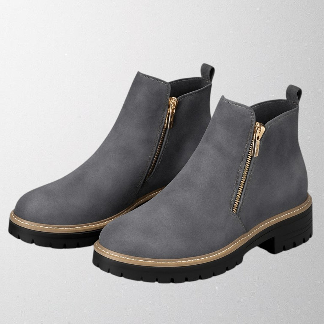 Women's shoe with round toe and side zip fastening