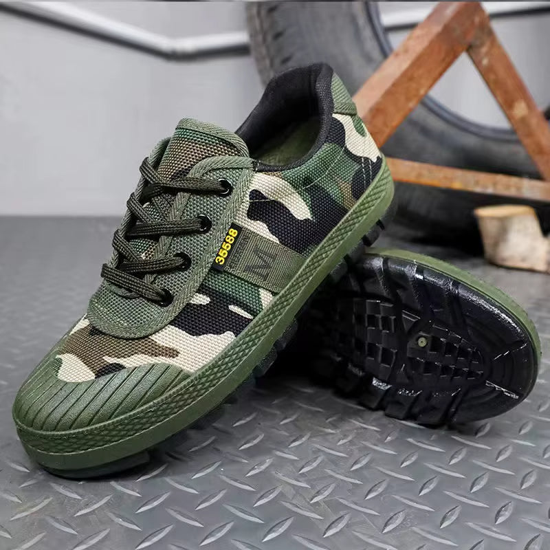 Men's Printed Low Top Lace Up Grip Sneakers