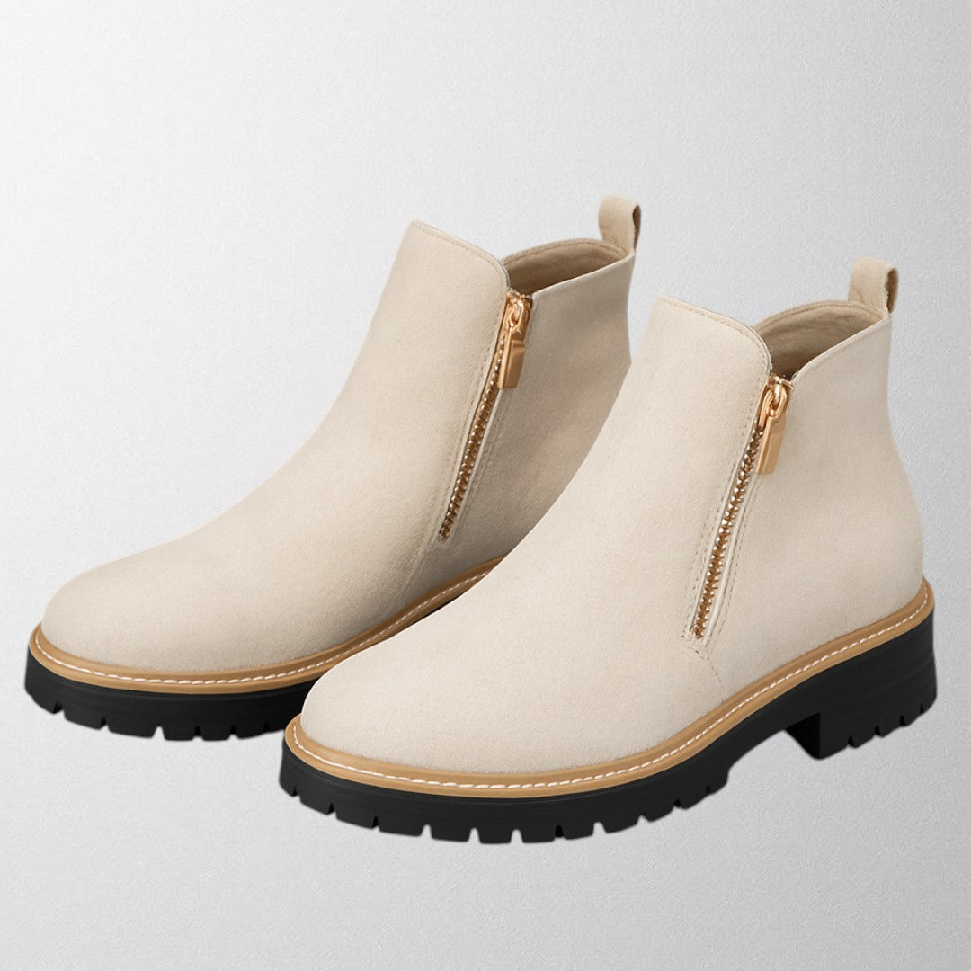 Women's shoe with round toe and side zip fastening
