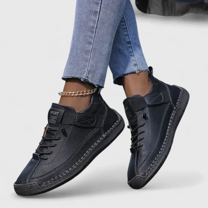 Women's Streamlined Soft-Step Everyday Walking Sneakers - Black