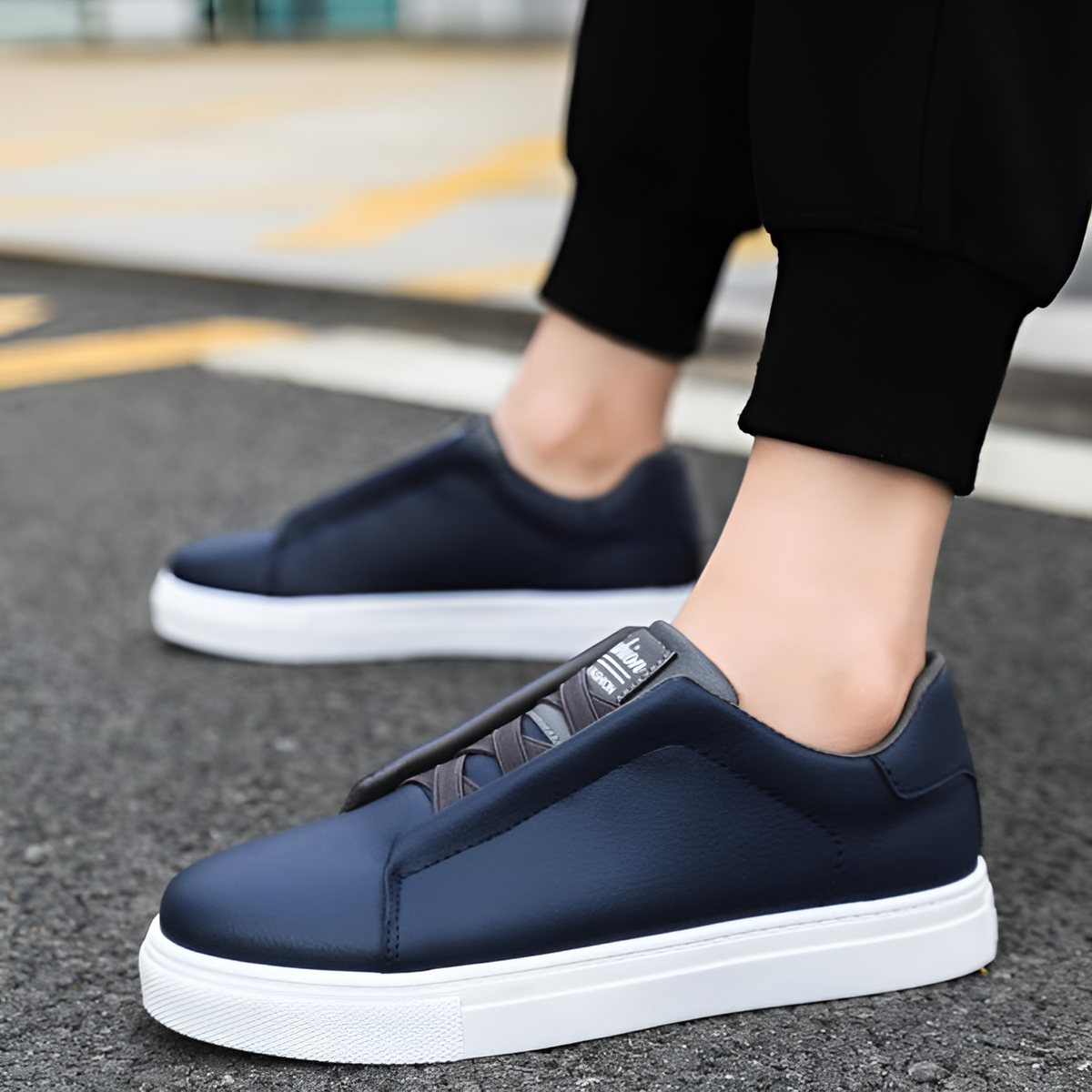 Men's Smooth Leather Elastic Lace Thick Sole Sneakers