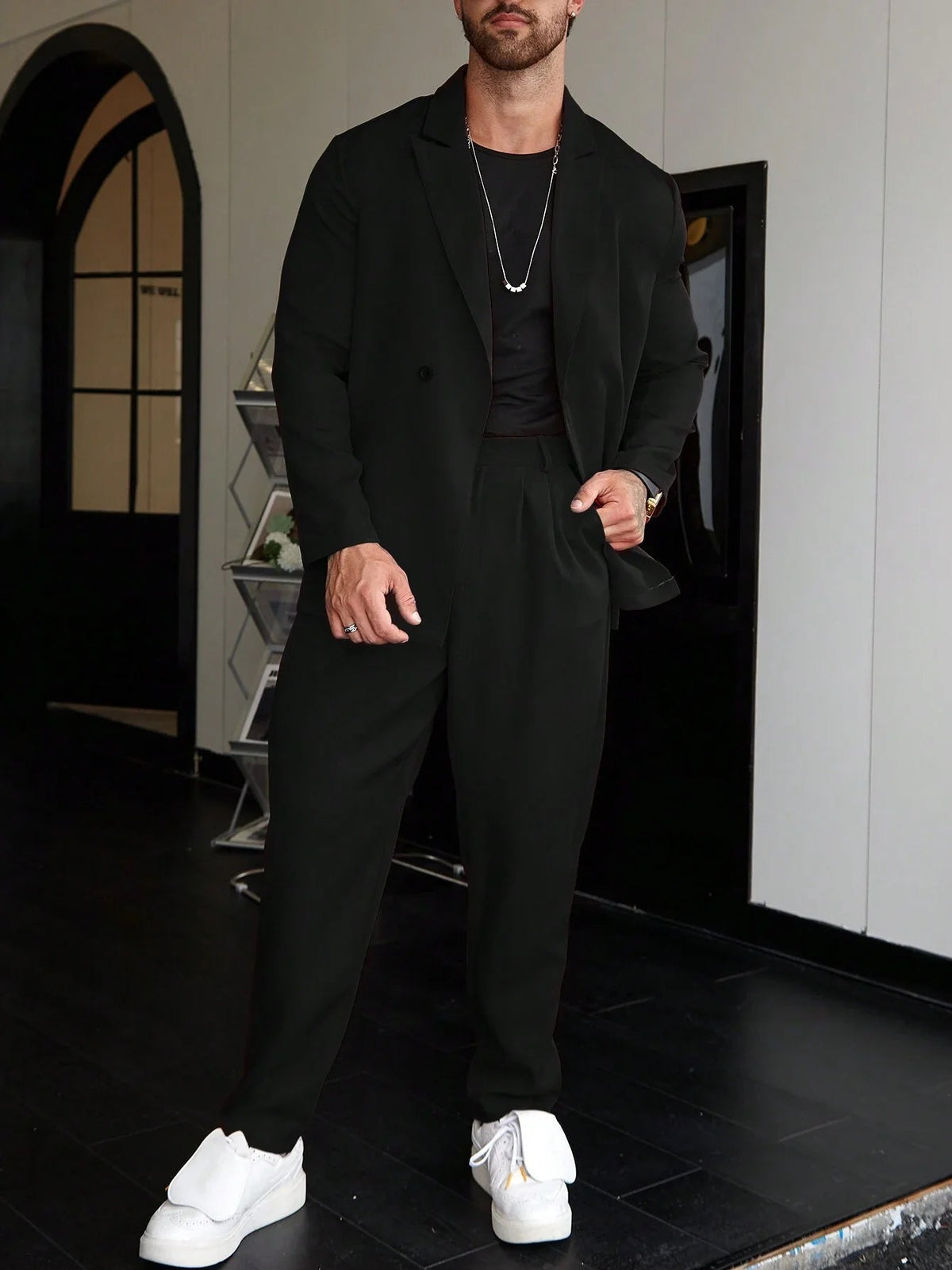 Men's Tailored Two-Piece Suit with Slim Fit Blazer