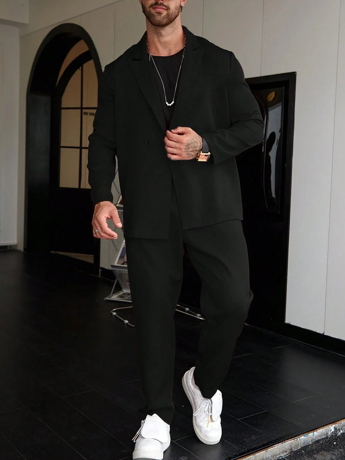 Men's Tailored Two-Piece Suit with Slim Fit Blazer