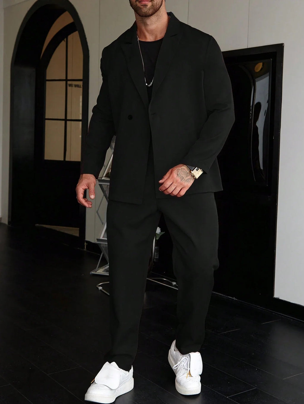 Men's Tailored Two-Piece Suit with Slim Fit Blazer