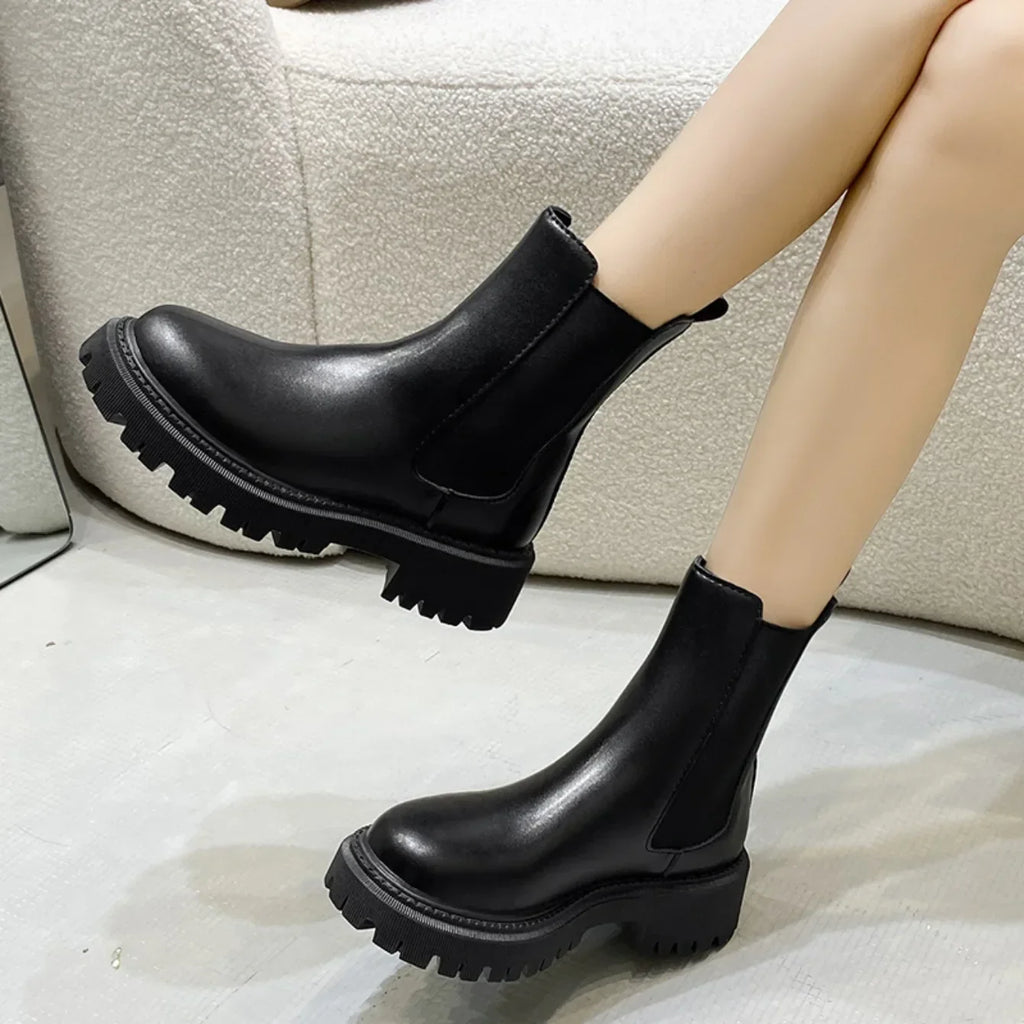 Women's Rounded-Toe Platform Chelsea Boots