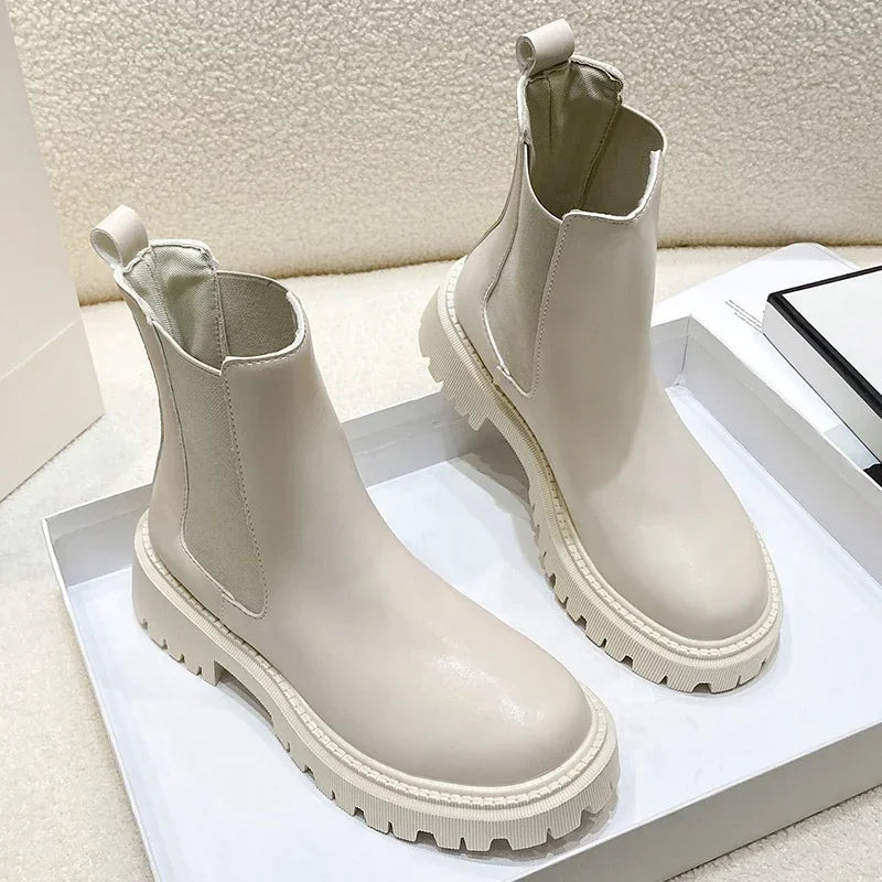 Women's Rounded-Toe Platform Chelsea Boots - White