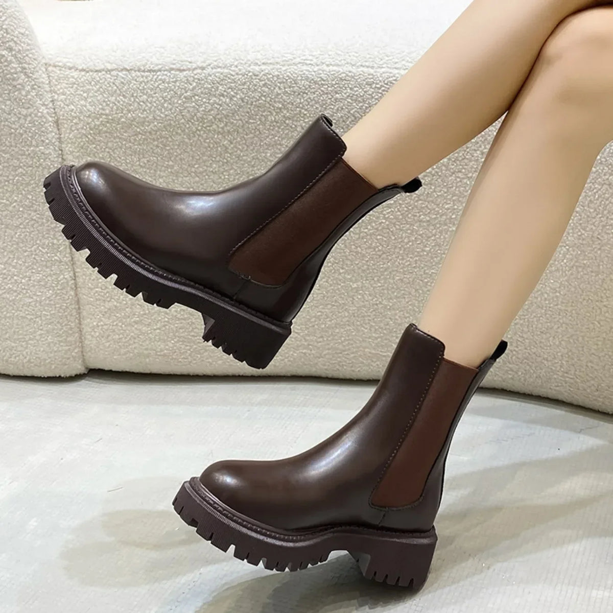 Women's Rounded-Toe Platform Chelsea Boots