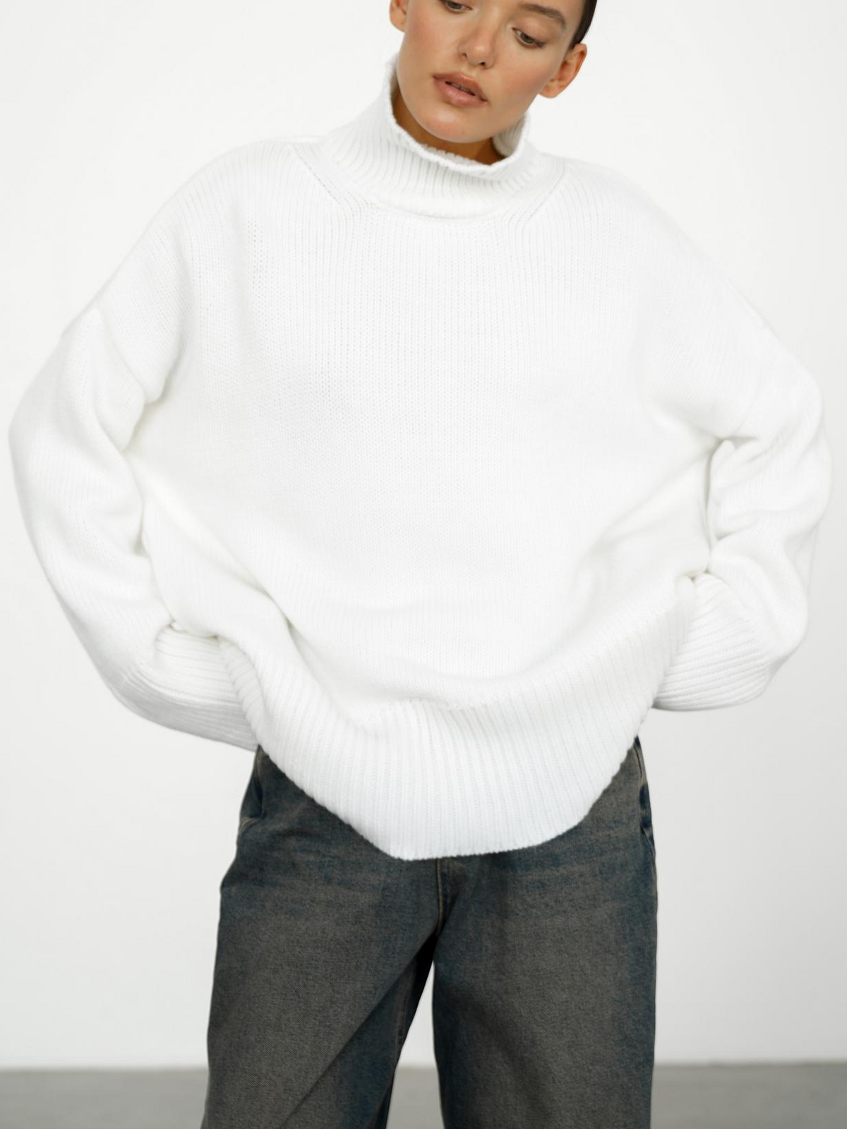 Women's Straight-Cut Wool-Blend Turtleneck Top with Gentle Stretch