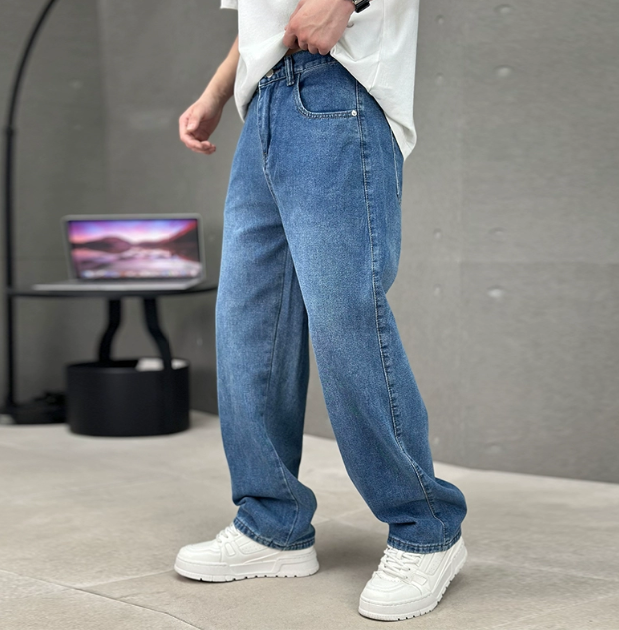 Men's Casual Friday Straight-Leg Jeans in a Roomy Fit - Royal Blue