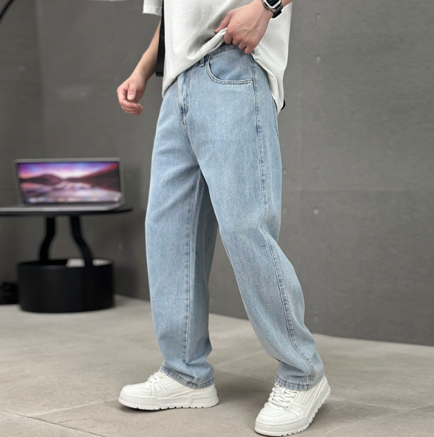Men's Casual Friday Straight-Leg Jeans in a Roomy Fit - Light Blue