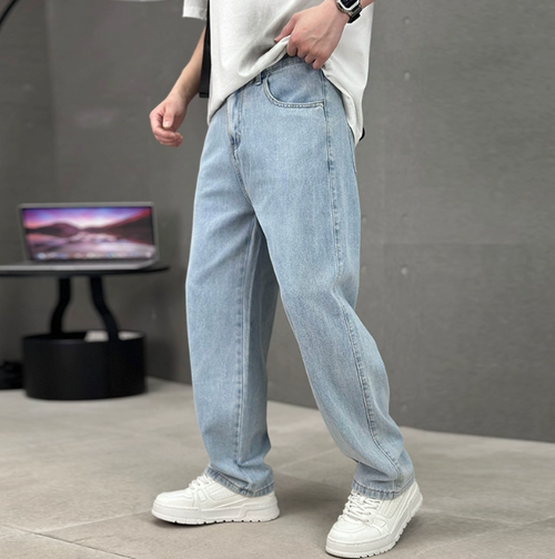Men's Casual Friday Straight-Leg Jeans in a Roomy Fit - Light Blue