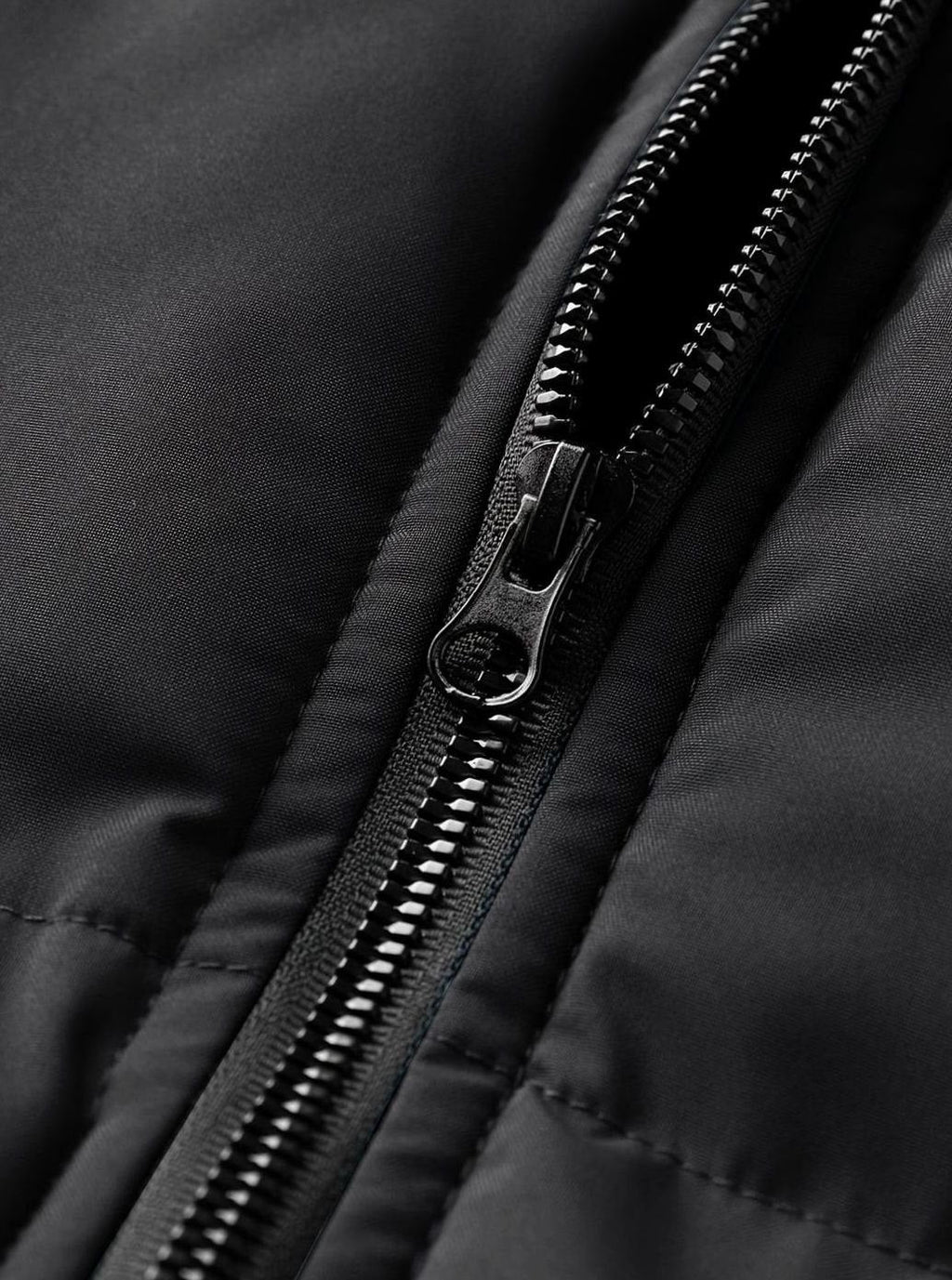 Men's Thick Quilted Winter Jacket with Sleeve Zip Pocket