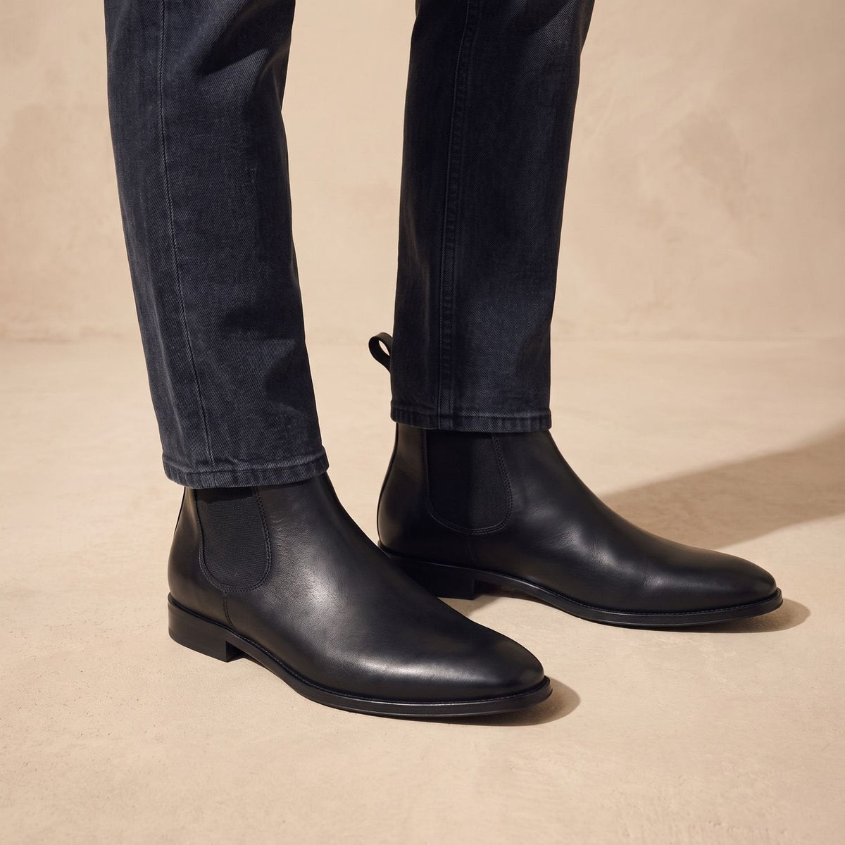 Men's Polished Pull-On Leather Chelsea Boots for Work and Weekends