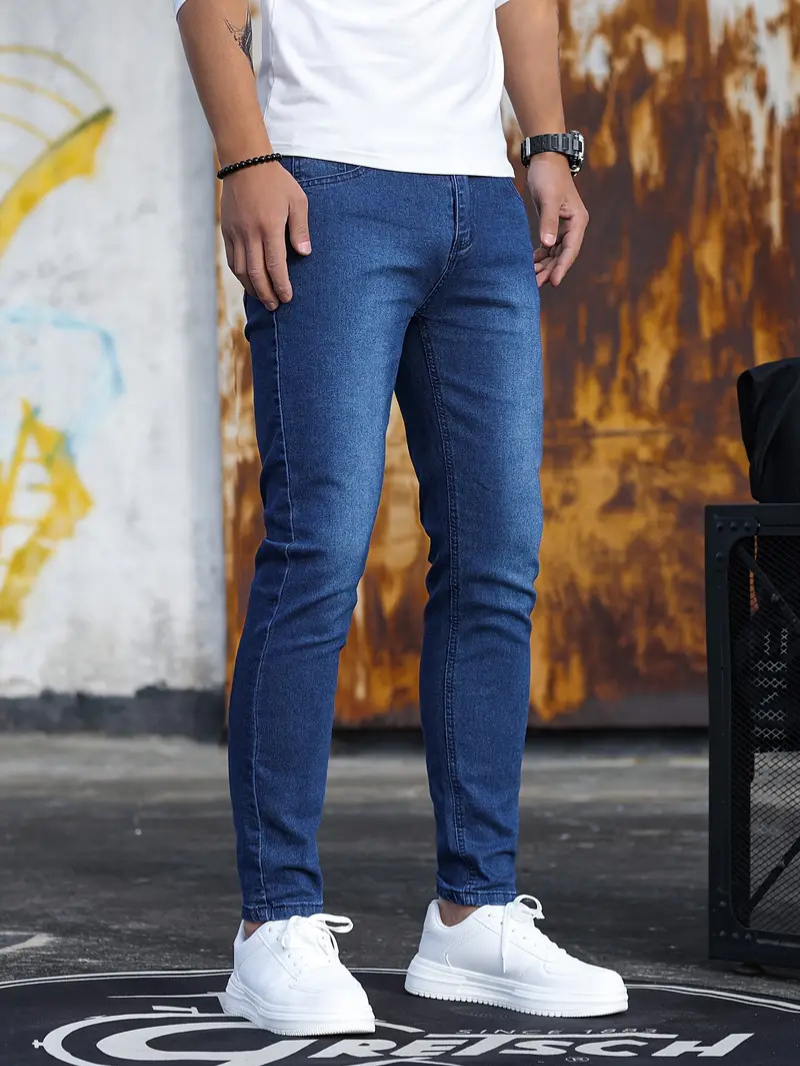 Men's Close-Cut Narrow-Leg Jeans in Smooth Denim - Dark Blue