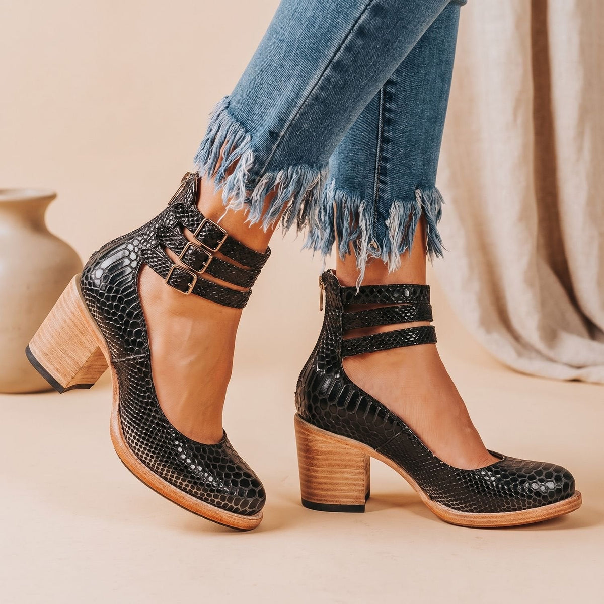 Women's Boho Western Dual-Buckle Heeled Booties - Serpentine Black