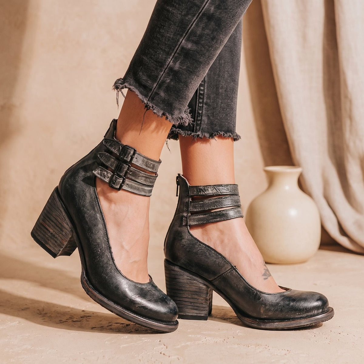 Women's Boho Western Dual-Buckle Heeled Booties - Black