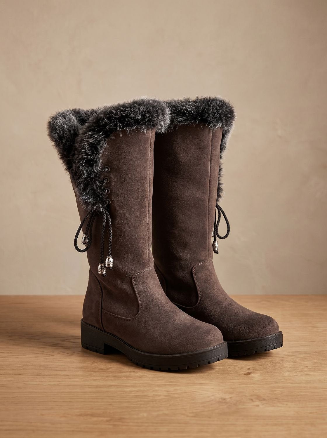Women's Fur-Trimmed Cold-Weather Boots with Chunky Tread - Dark Brown