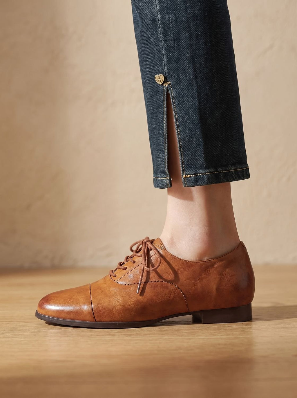 Women's Cushioned Cap Toe Leather Lace-Ups with Rubber Sole - Caramel