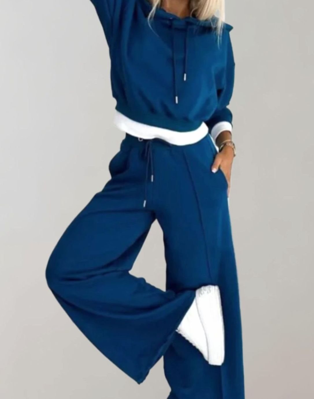 Women's Two-Piece Cropped Hoodie Wide-Leg Tracksuit Pants Set